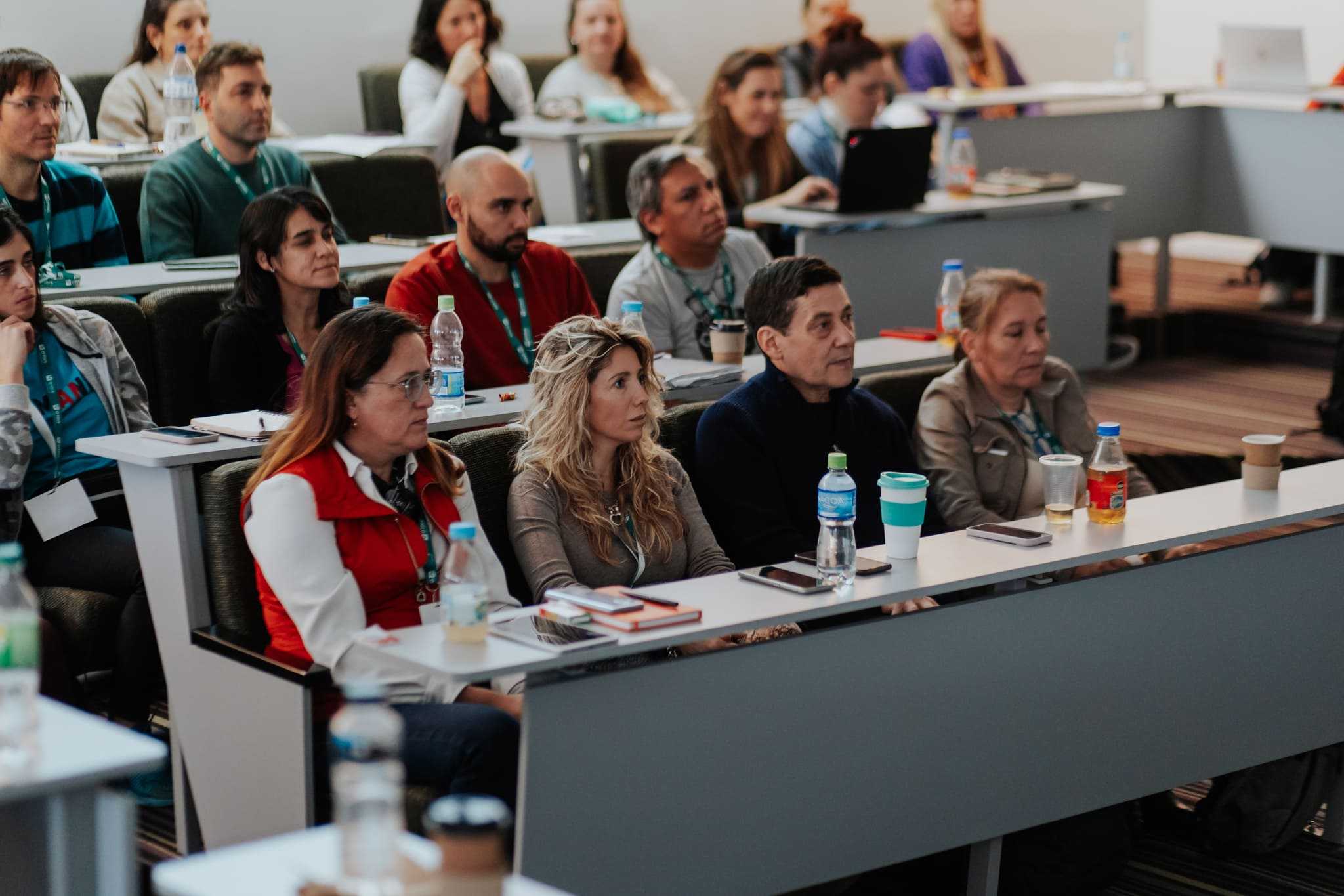 Estudiantes participan del taller de competencias